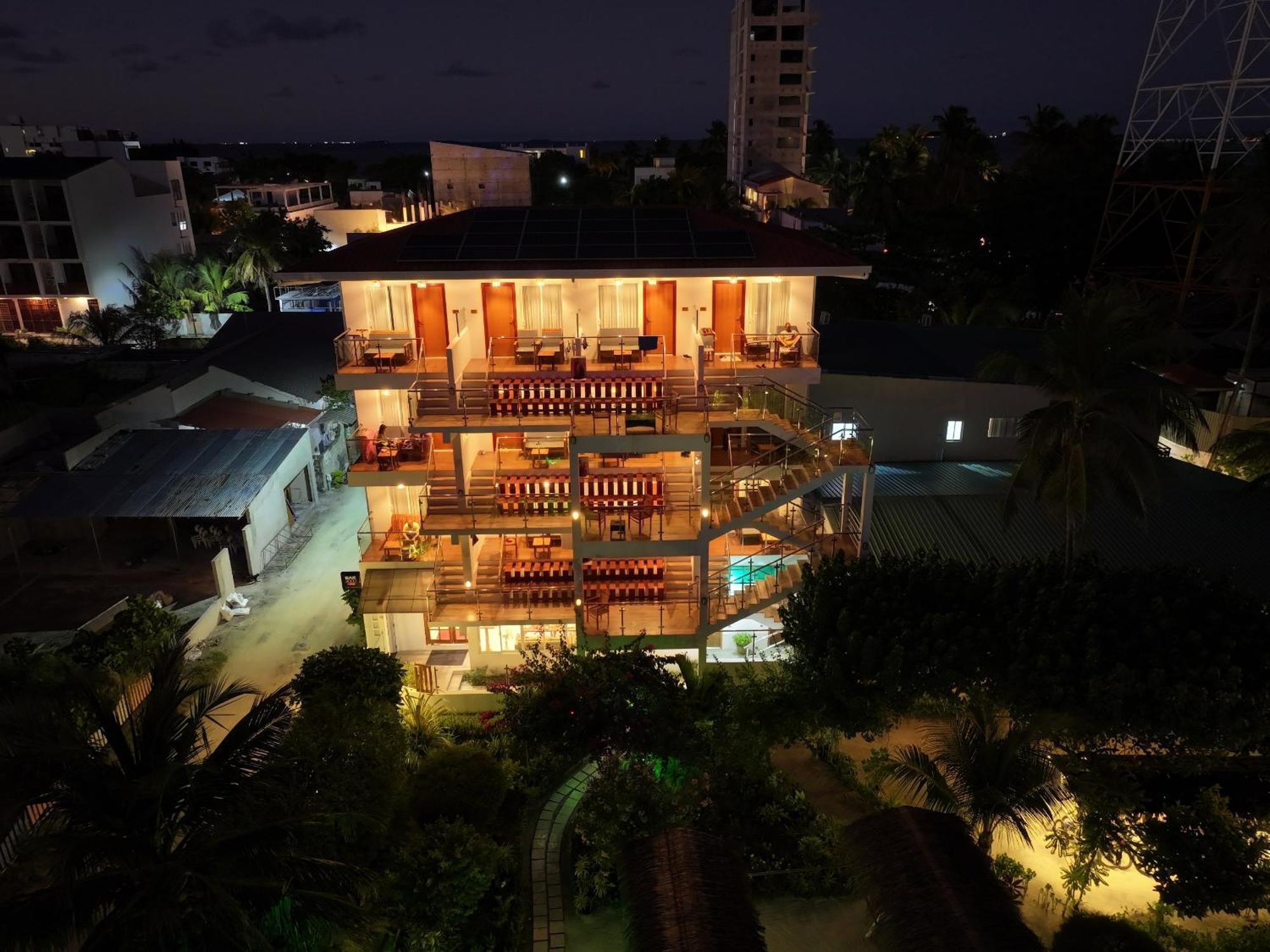 รีฟ เอดจ์ ทุลุสดู Hotel Thulusdhoo ภายนอก รูปภาพ