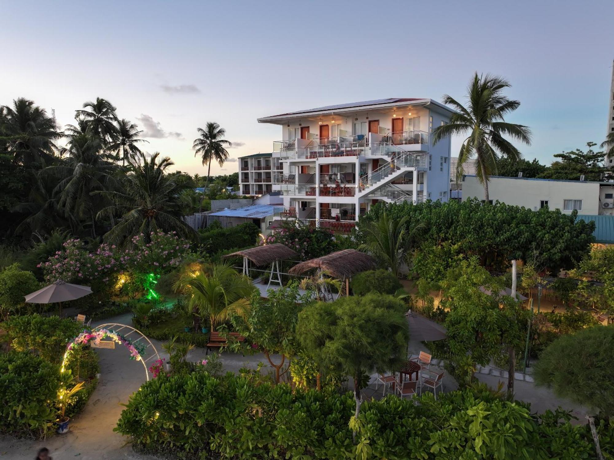 รีฟ เอดจ์ ทุลุสดู Hotel Thulusdhoo ภายนอก รูปภาพ